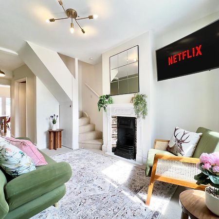 Charming Central Windsor 2 Bed Cottage Free Residents Parking And Private Garden Legoland Ascot Windsor Castle Thorpe Park Heathrow Airport Exterior foto