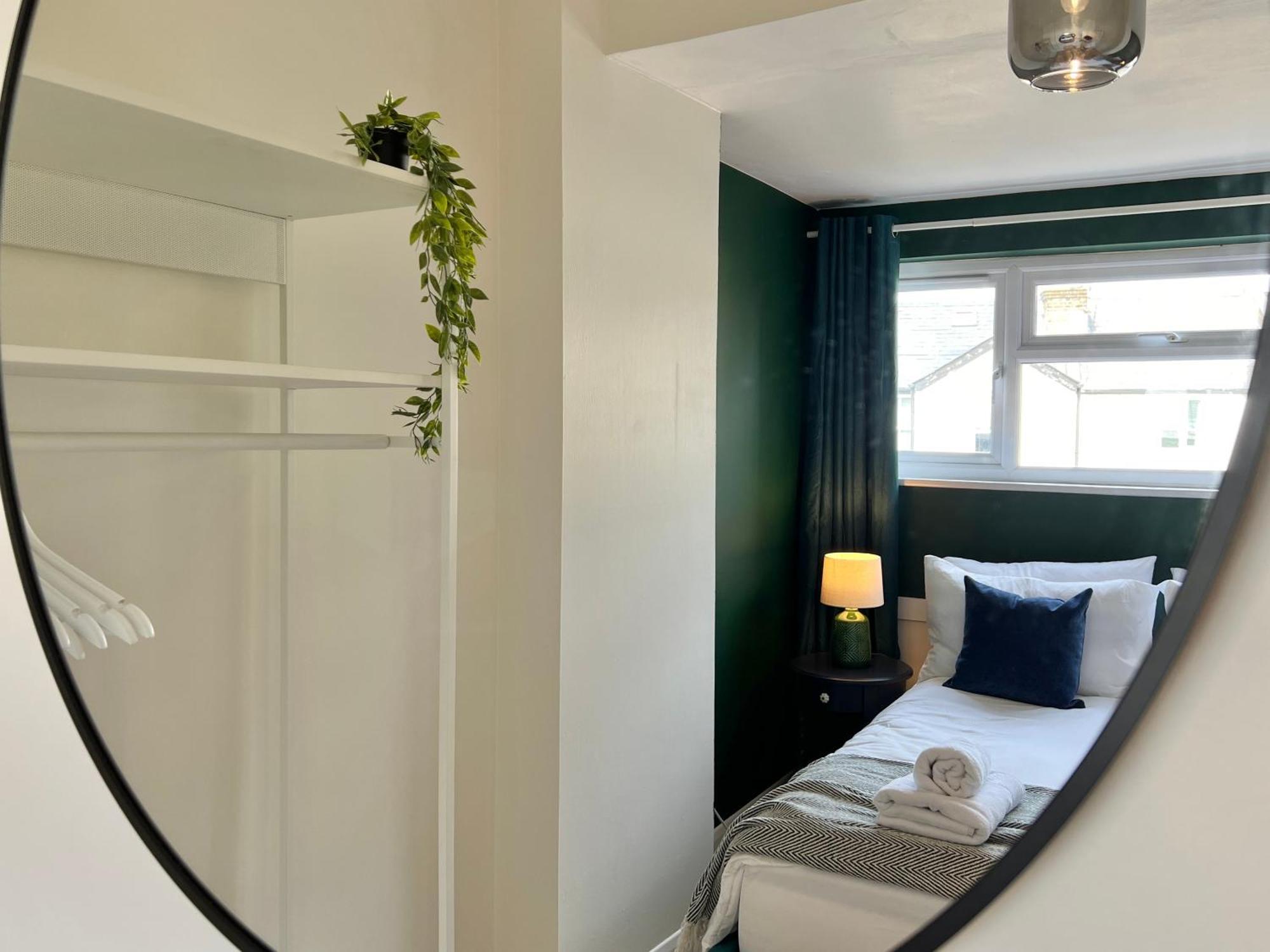 Charming Central Windsor 2 Bed Cottage Free Residents Parking And Private Garden Legoland Ascot Windsor Castle Thorpe Park Heathrow Airport Exterior foto