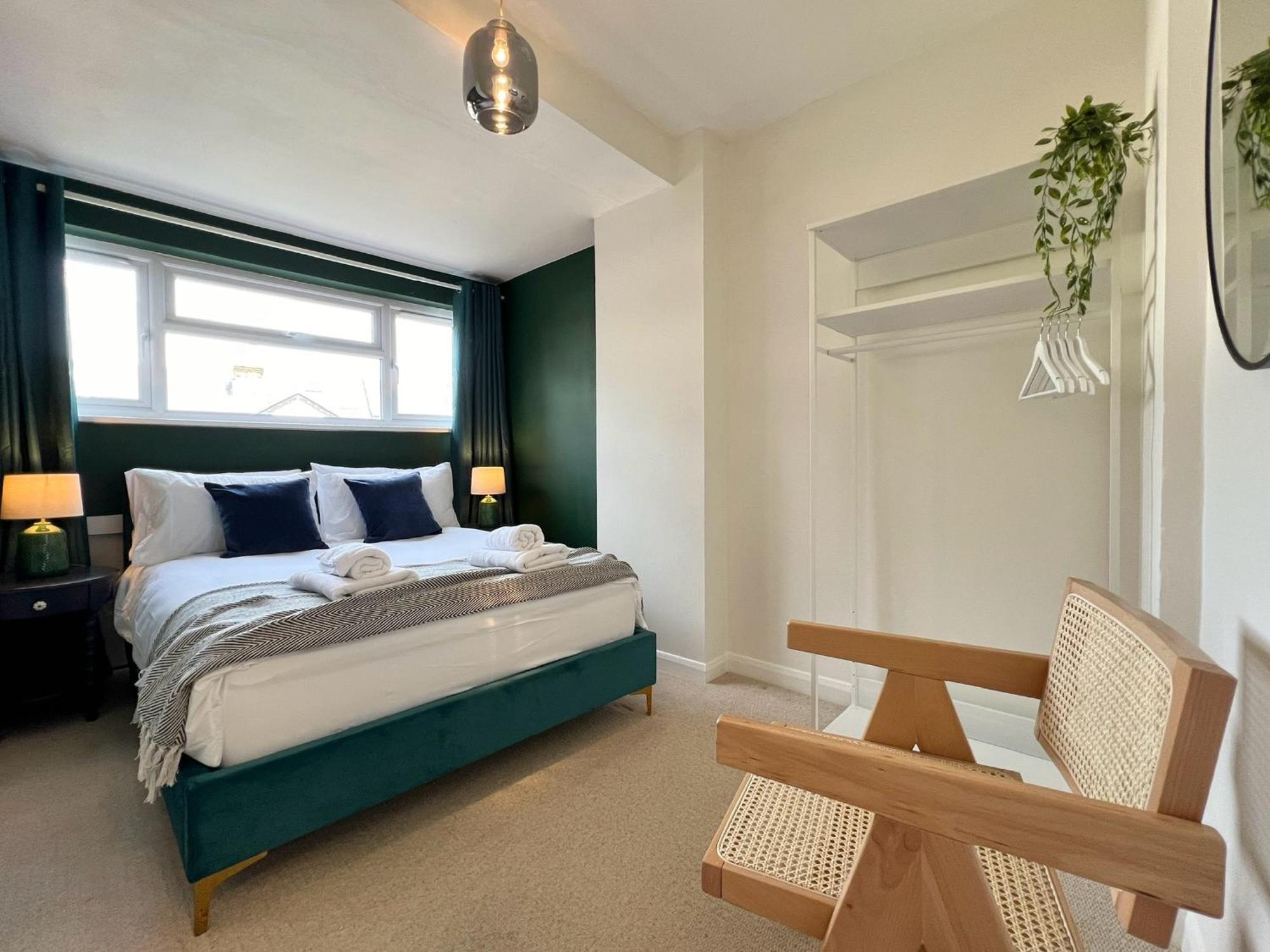 Charming Central Windsor 2 Bed Cottage Free Residents Parking And Private Garden Legoland Ascot Windsor Castle Thorpe Park Heathrow Airport Exterior foto