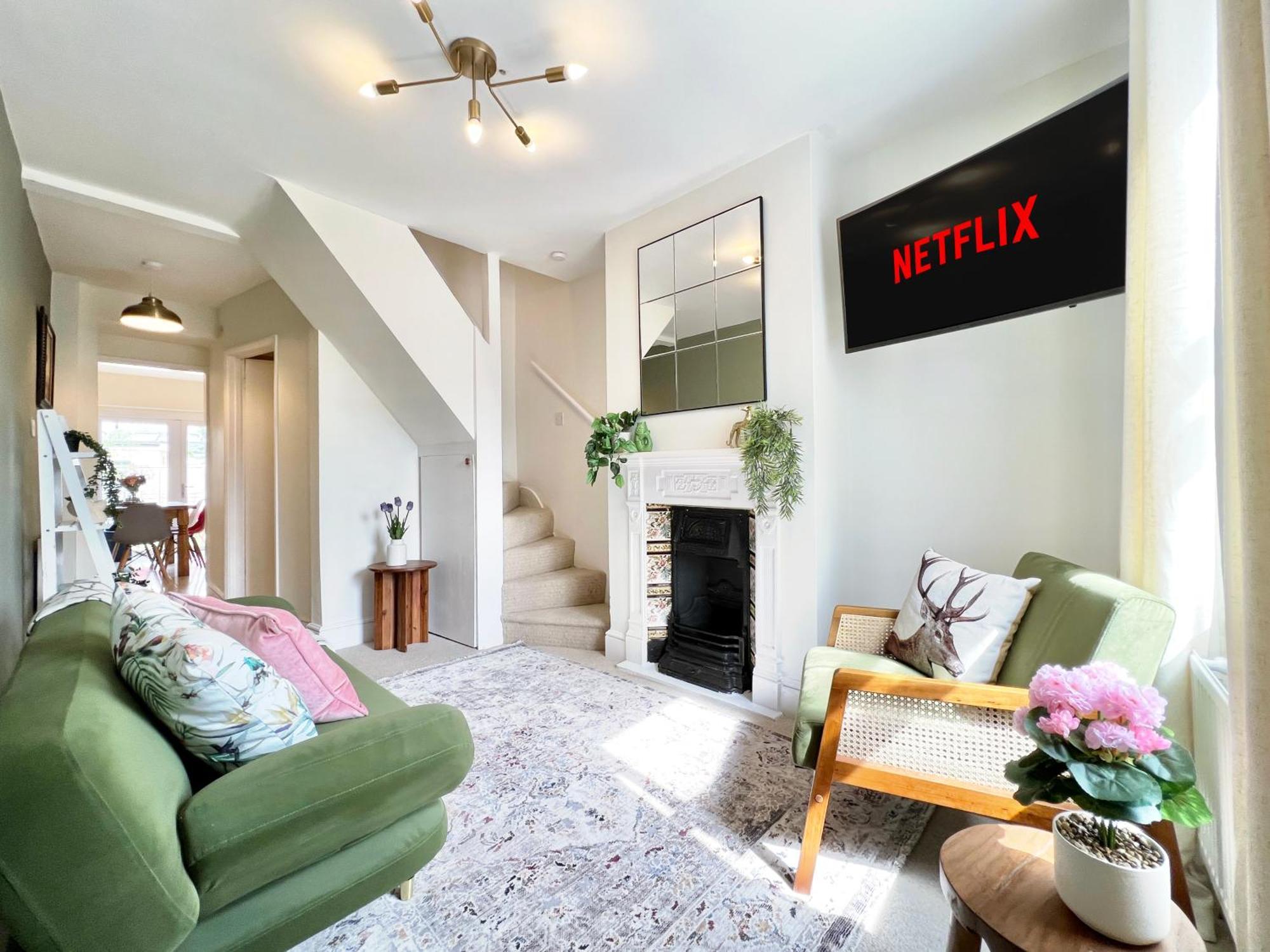 Charming Central Windsor 2 Bed Cottage Free Residents Parking And Private Garden Legoland Ascot Windsor Castle Thorpe Park Heathrow Airport Exterior foto